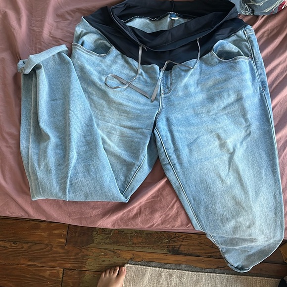 LOT of EUC Maternity Wear - shorts, pants, shirts - Picture 3 of 12